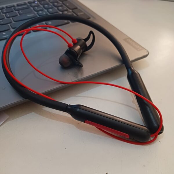 Blutooth red and black Oneplus Bluetooth